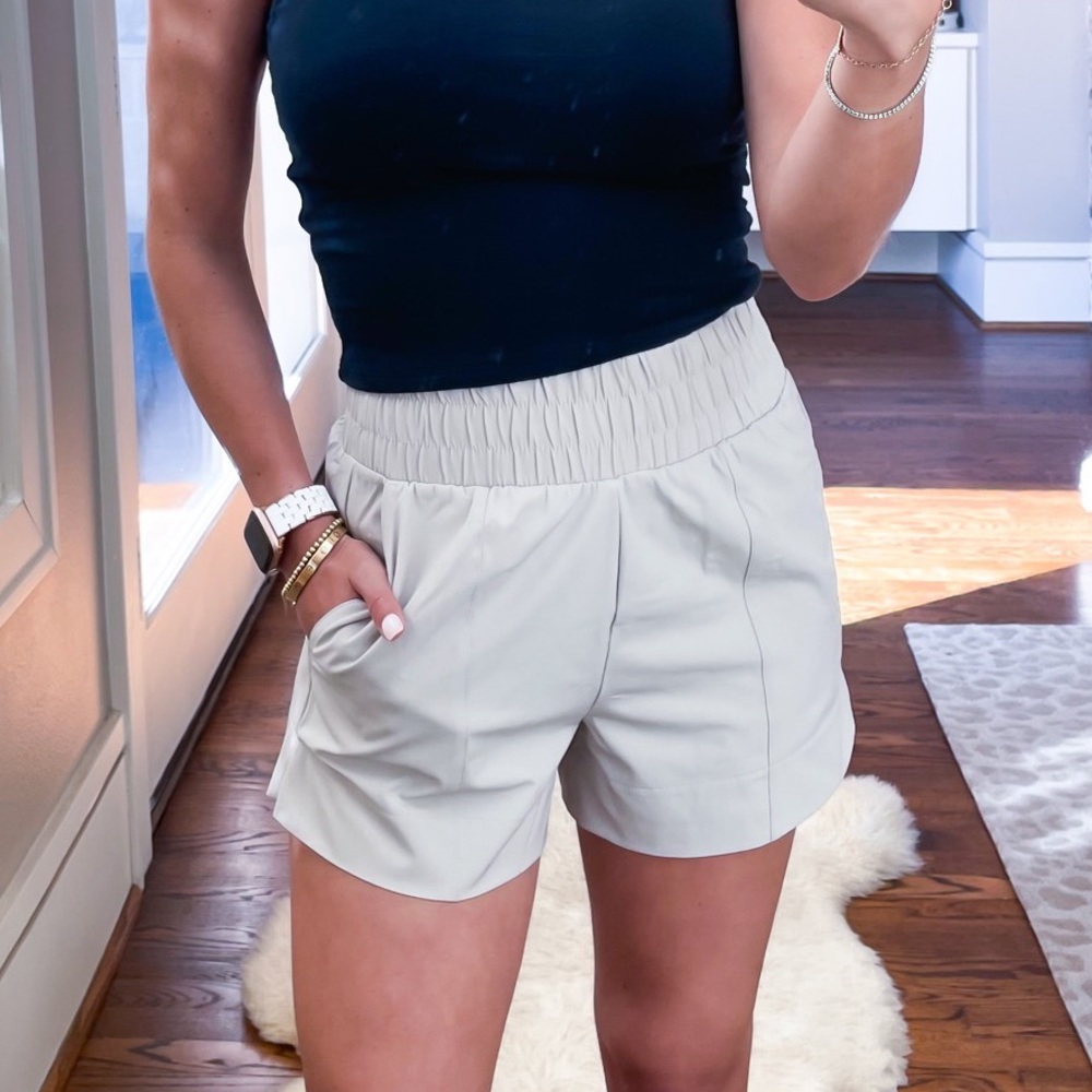 Elastic shorts